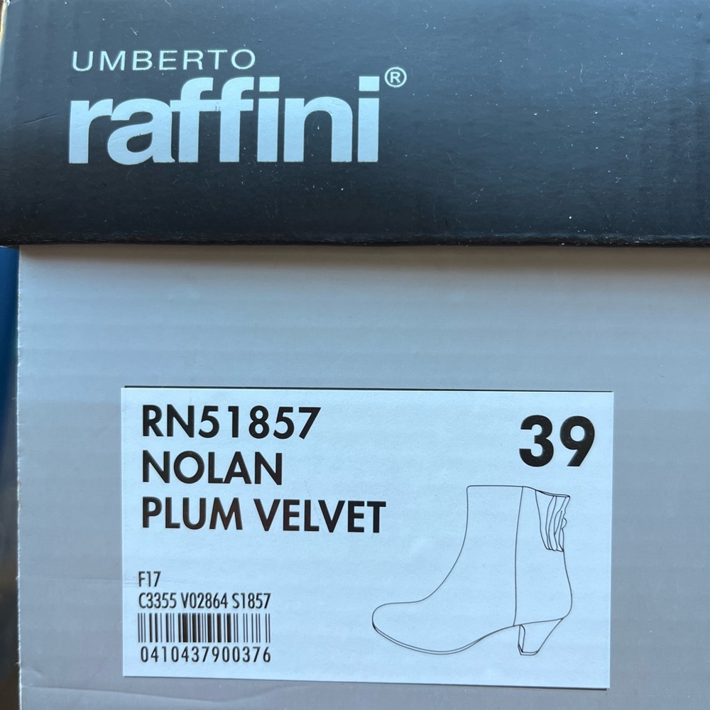 NIB Umberto Raffini Nolan Purple Velvet Fabric Zip Ankle Boots Women's Size 39 - Picture 4 of 4
